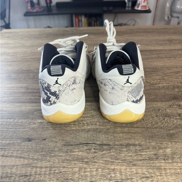 Size 11.5 - Air Jordan 11 Retro Low Light Bone Snakeskin - Picture 5 of 9